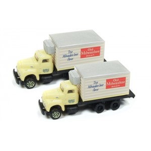 IH R190 Box Refrigerator Truck - Old Milwaukee Beer (2pk)