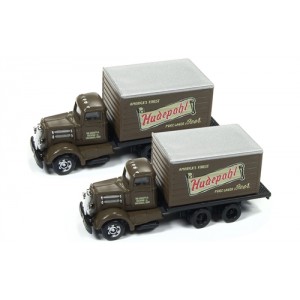 White WC 22 Box Truck - Hudepohl Beer (2pk)